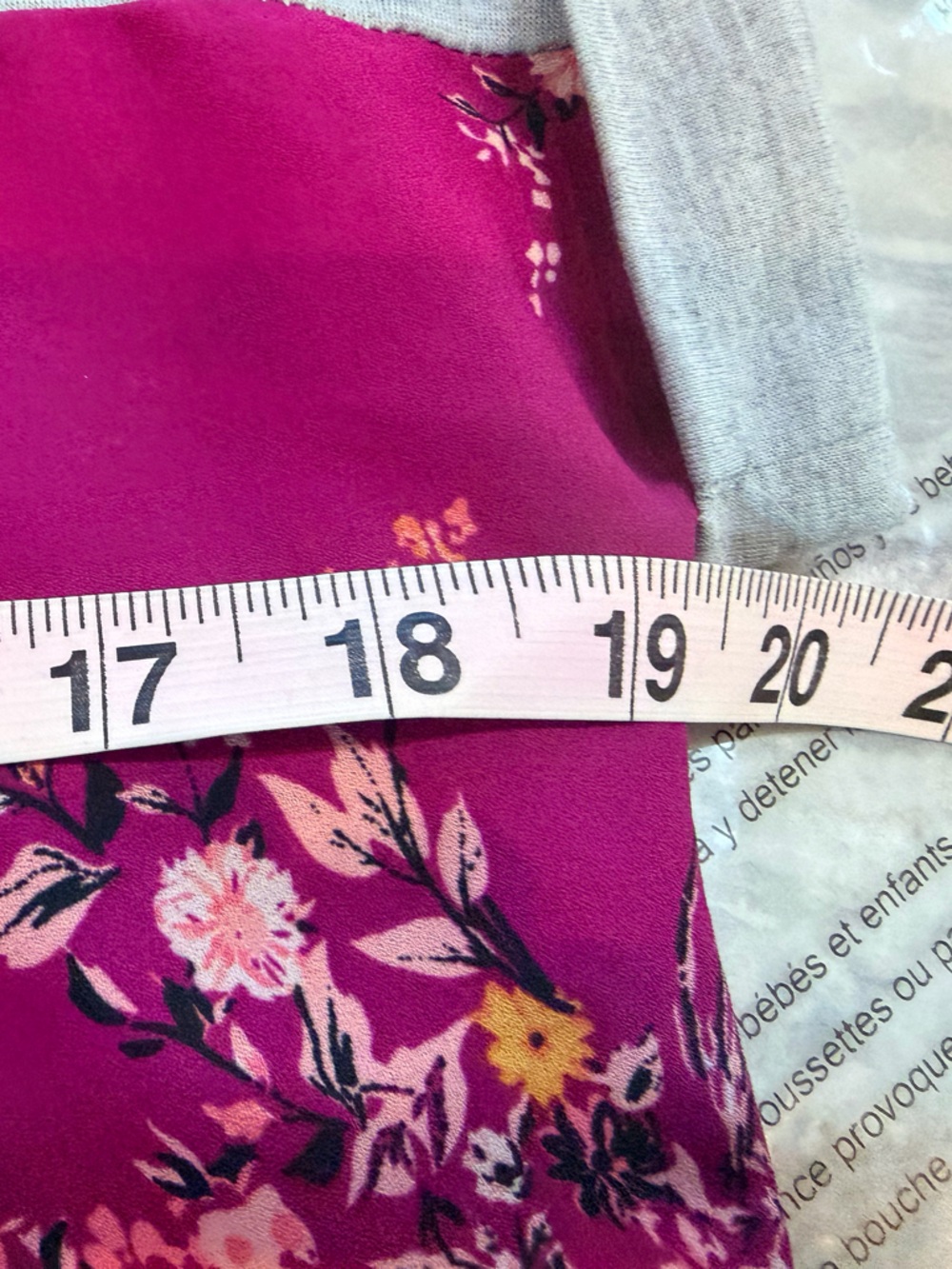 Rewind Floral Colorblock Top Medium Pink Gray Short Sleeve Blouse - Picture 7 of 9